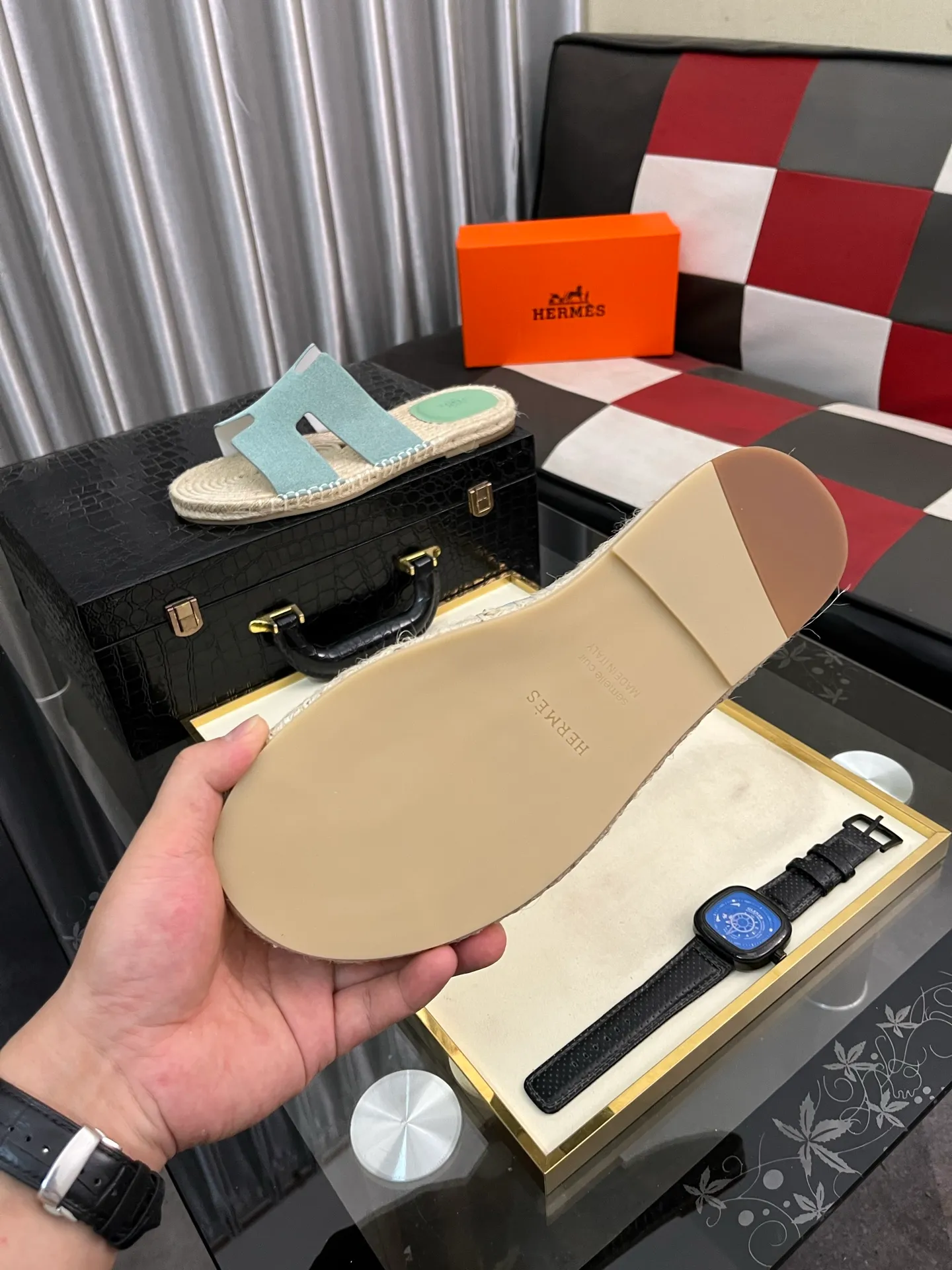 Men's shoes 💰320⌚️⌚️《HERMES》Hermès 💁♂️Men's casual slippers, quality comparison at counters🧚🏿♂️ The first layer of the upper is imported high mercerized matte, purely hand-drawn, raw rubber breathable and non-slip outsole, the lining is breathable and comfortable lambskin, the density is 100% comfortable, the original rubber outsole is wear-resistant and has a code number of 38-44. Can be customized 45-46-47